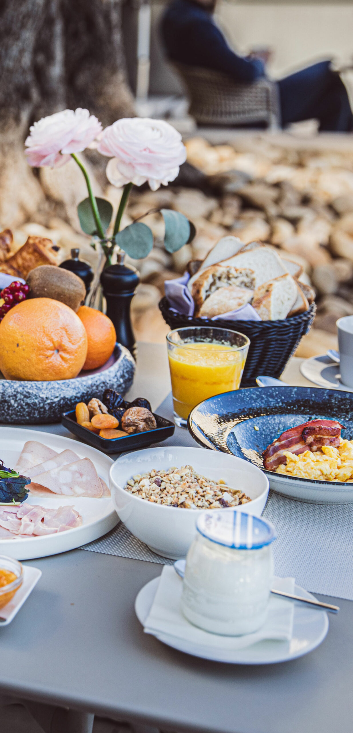 Petit déjeuner en terrasse